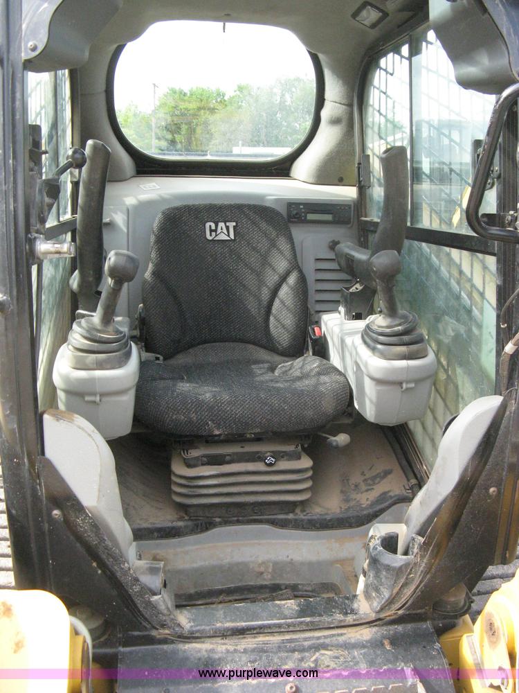 image for item 8085 2007 Caterpillar 277C track loader