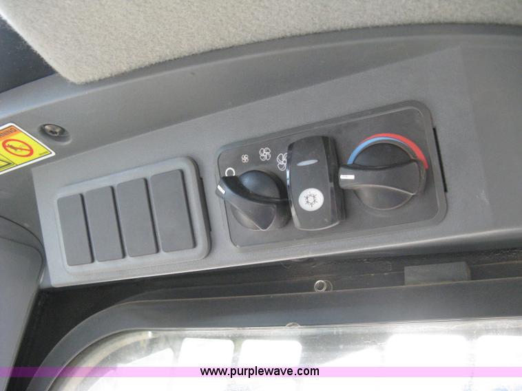 image for item 8085 2007 Caterpillar 277C track loader