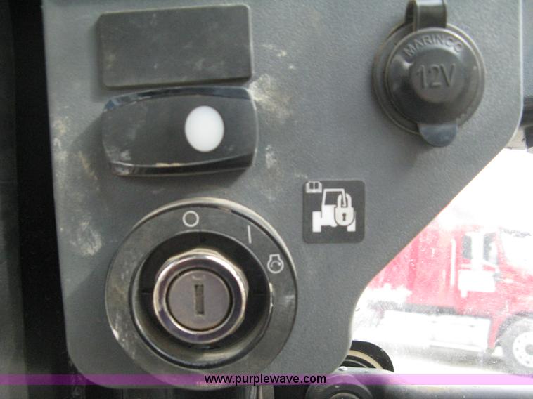 image for item 8085 2007 Caterpillar 277C track loader