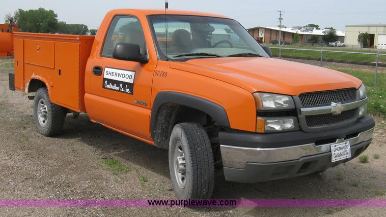 image for item 8112 2003 Chevrolet Silverado C2500 utility pickup truck