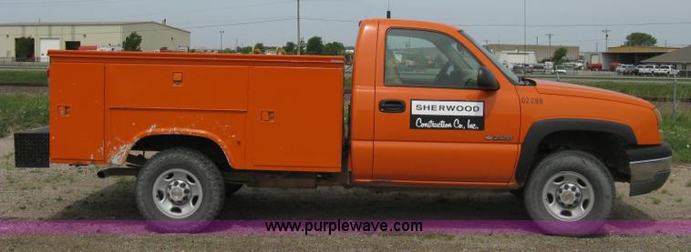 image for item 8112 2003 Chevrolet Silverado C2500 utility pickup truck