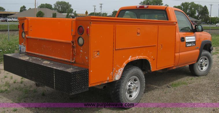 image for item 8112 2003 Chevrolet Silverado C2500 utility pickup truck