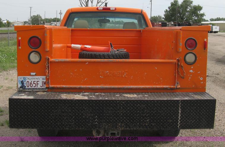 image for item 8112 2003 Chevrolet Silverado C2500 utility pickup truck