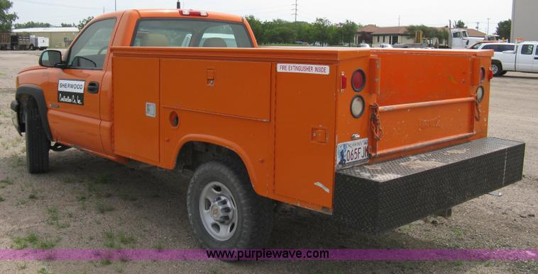 image for item 8112 2003 Chevrolet Silverado C2500 utility pickup truck