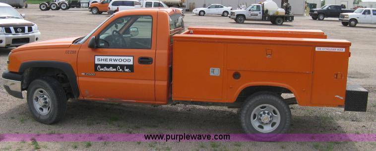 image for item 8112 2003 Chevrolet Silverado C2500 utility pickup truck