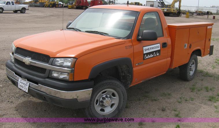 image for item 8112 2003 Chevrolet Silverado C2500 utility pickup truck