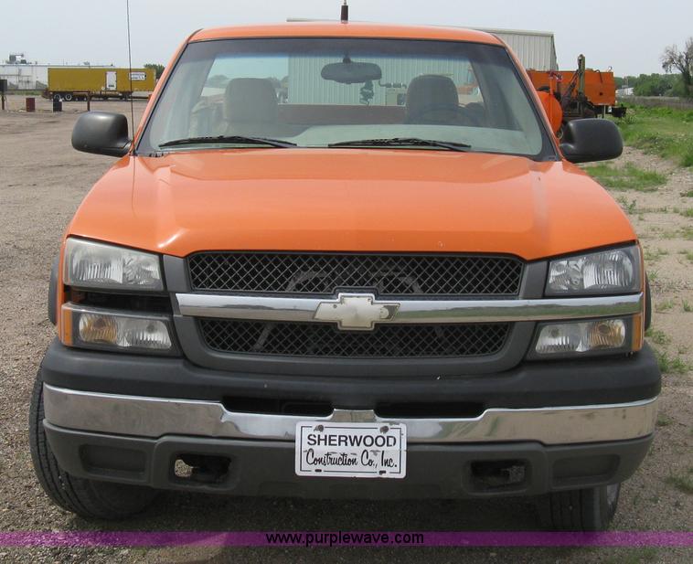 image for item 8112 2003 Chevrolet Silverado C2500 utility pickup truck
