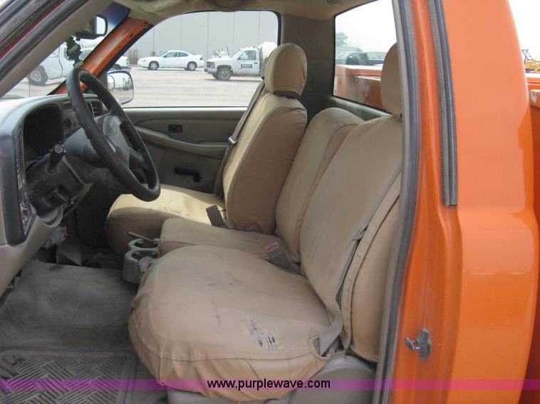 image for item 8112 2003 Chevrolet Silverado C2500 utility pickup truck