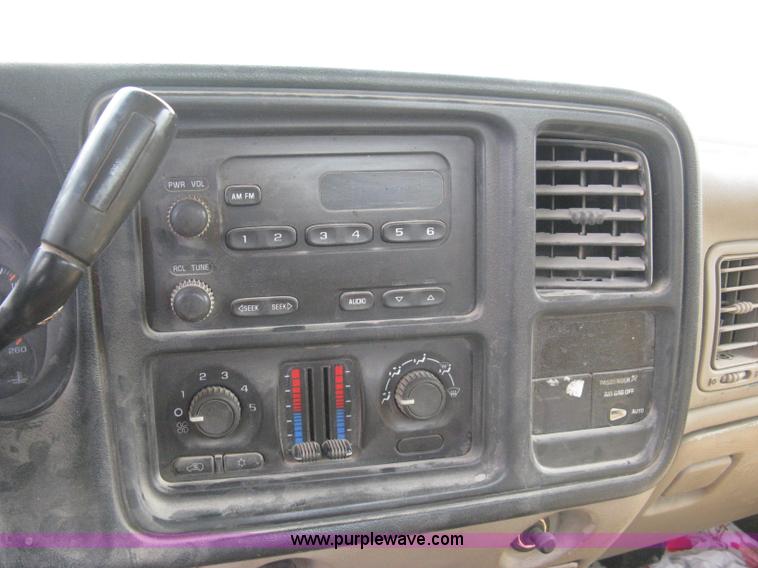 image for item 8112 2003 Chevrolet Silverado C2500 utility pickup truck