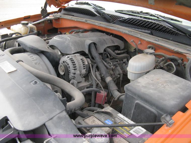 image for item 8112 2003 Chevrolet Silverado C2500 utility pickup truck