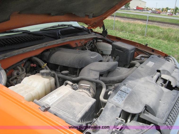 image for item 8112 2003 Chevrolet Silverado C2500 utility pickup truck