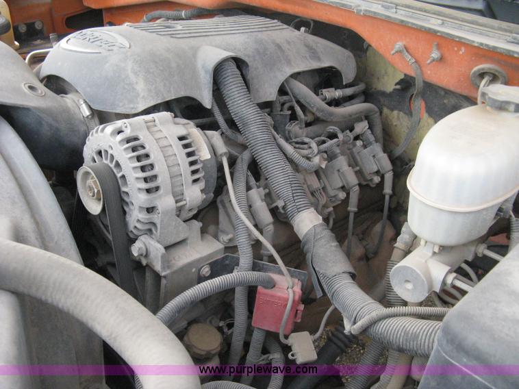 image for item 8112 2003 Chevrolet Silverado C2500 utility pickup truck