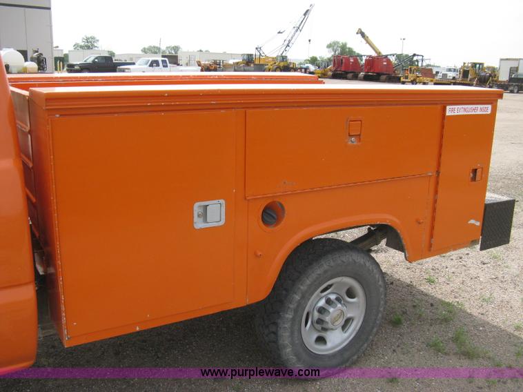 image for item 8112 2003 Chevrolet Silverado C2500 utility pickup truck