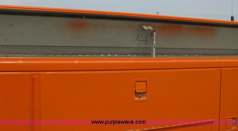 image for item 8112 2003 Chevrolet Silverado C2500 utility pickup truck