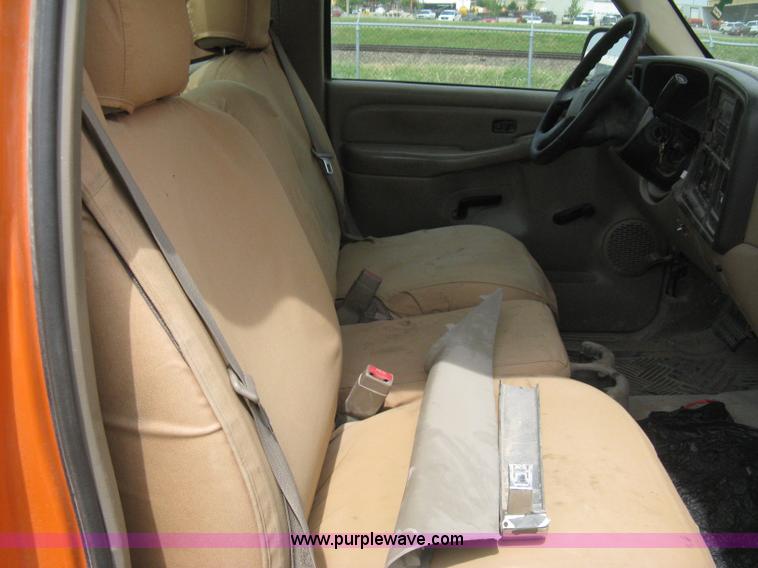 image for item 8112 2003 Chevrolet Silverado C2500 utility pickup truck