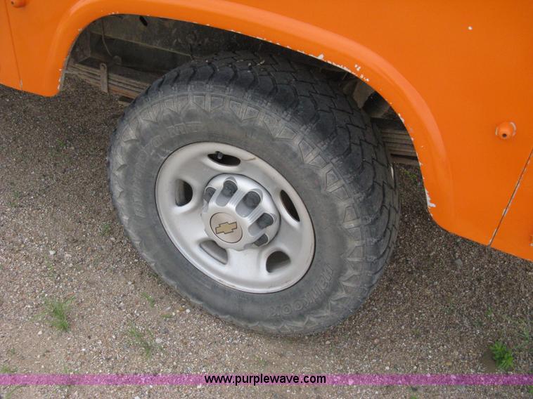 image for item 8112 2003 Chevrolet Silverado C2500 utility pickup truck