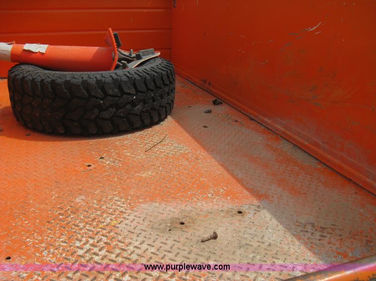 image for item 8112 2003 Chevrolet Silverado C2500 utility pickup truck