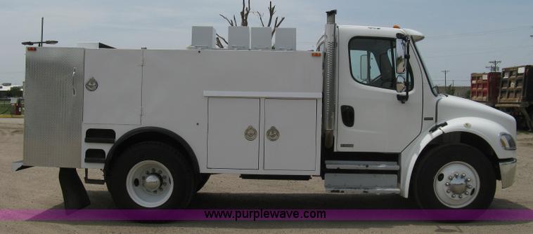 image for item 8113 2007 Freightliner M2 106 business class service truck