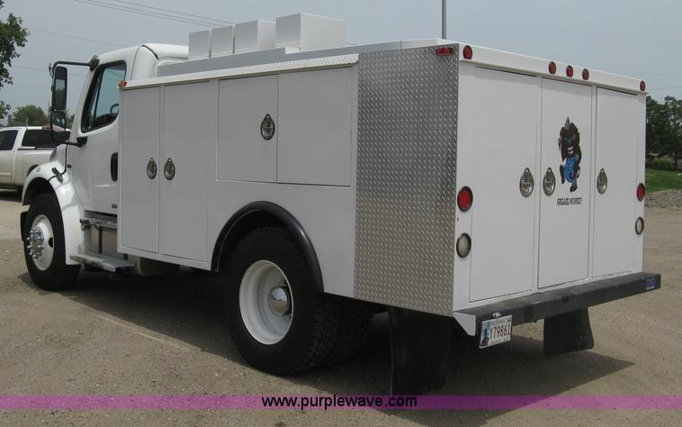 image for item 8113 2007 Freightliner M2 106 business class service truck