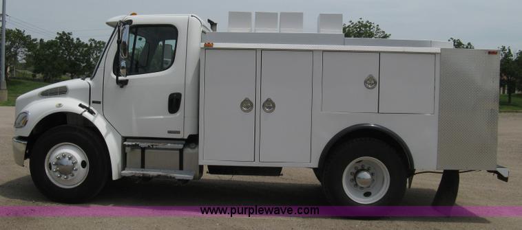 image for item 8113 2007 Freightliner M2 106 business class service truck