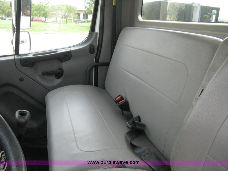 image for item 8113 2007 Freightliner M2 106 business class service truck