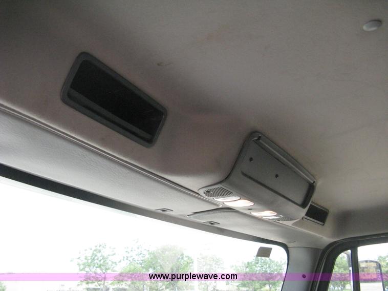 image for item 8113 2007 Freightliner M2 106 business class service truck