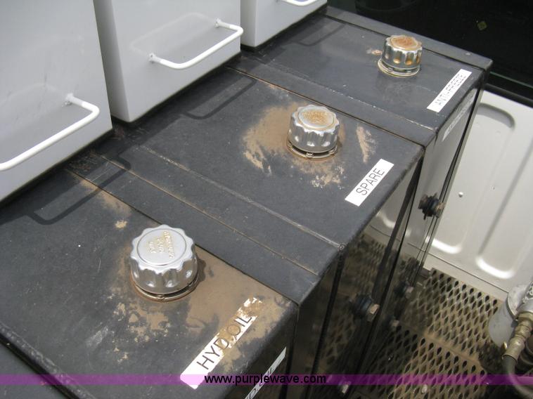 image for item 8113 2007 Freightliner M2 106 business class service truck