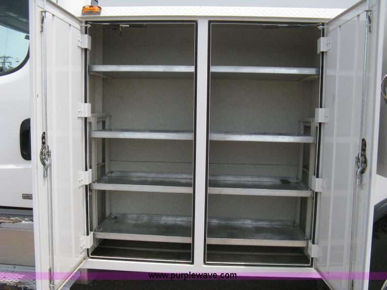 image for item 8113 2007 Freightliner M2 106 business class service truck