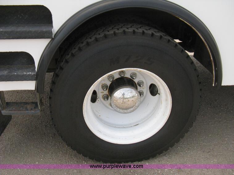 image for item 8113 2007 Freightliner M2 106 business class service truck