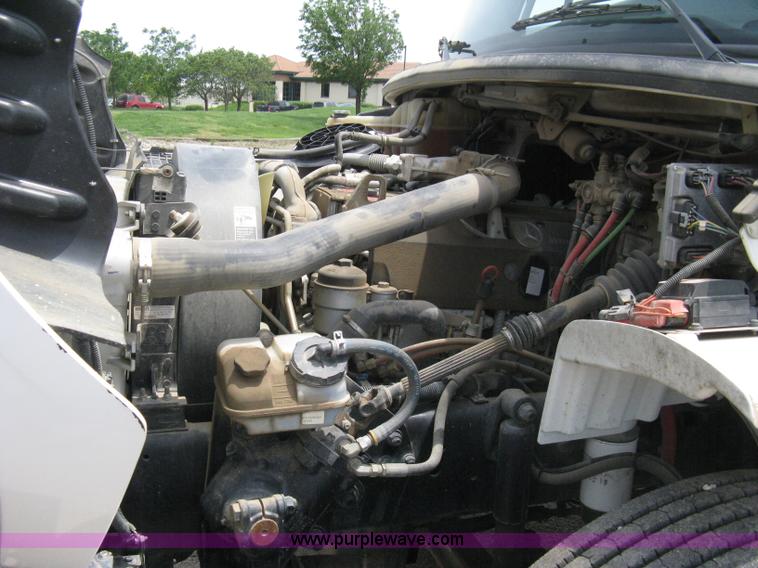 image for item 8113 2007 Freightliner M2 106 business class service truck