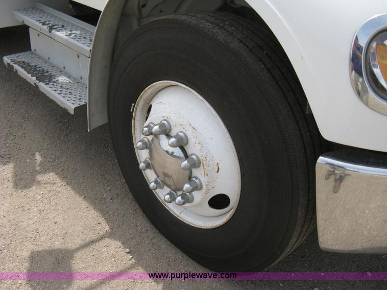 image for item 8113 2007 Freightliner M2 106 business class service truck