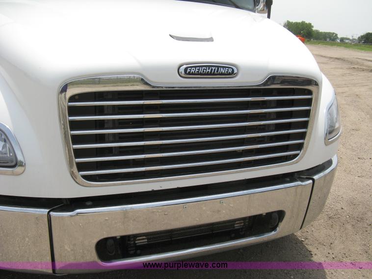 image for item 8113 2007 Freightliner M2 106 business class service truck