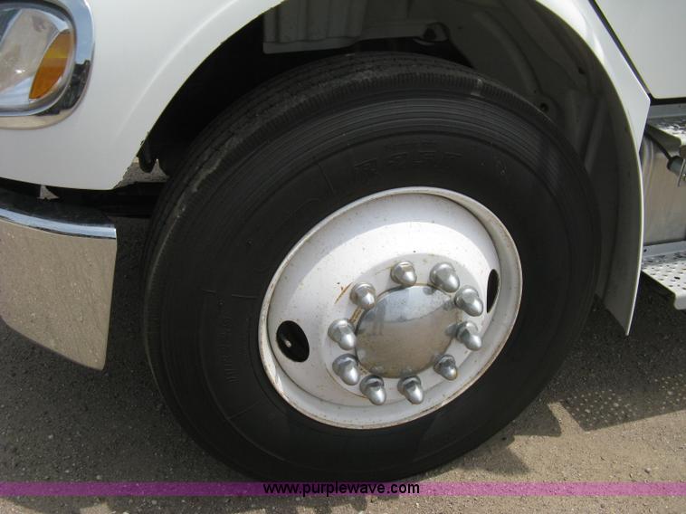 image for item 8113 2007 Freightliner M2 106 business class service truck