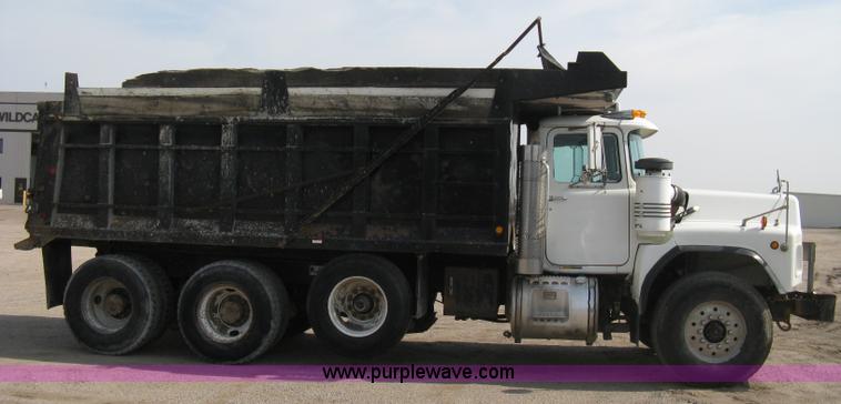 image for item 8114 2001 Mack RB688S triple axle dump truck