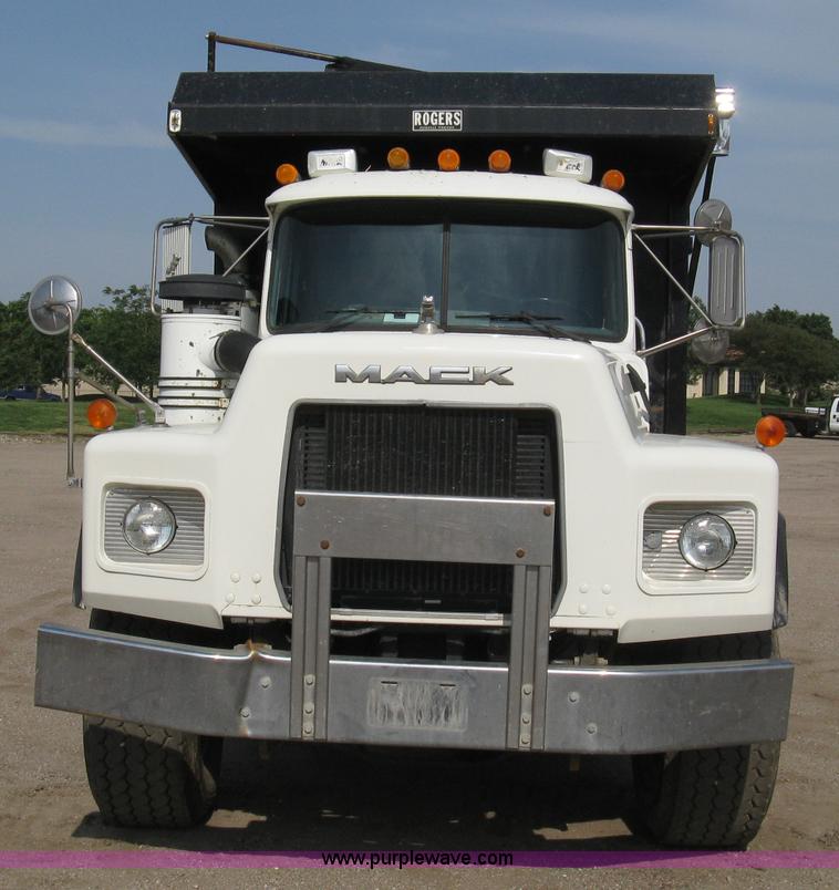 image for item 8114 2001 Mack RB688S triple axle dump truck