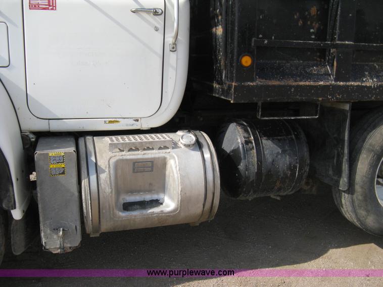 image for item 8114 2001 Mack RB688S triple axle dump truck