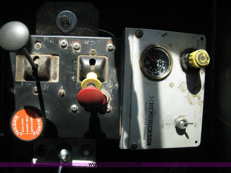 image for item 8114 2001 Mack RB688S triple axle dump truck