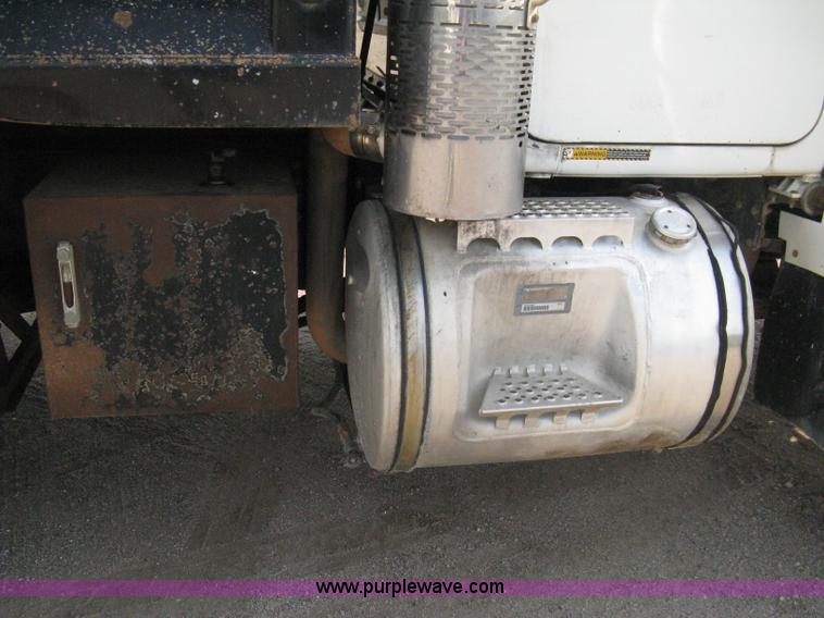 image for item 8114 2001 Mack RB688S triple axle dump truck