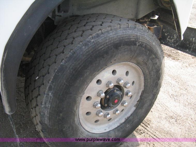 image for item 8114 2001 Mack RB688S triple axle dump truck