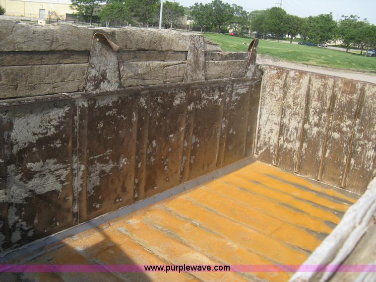 image for item 8114 2001 Mack RB688S triple axle dump truck