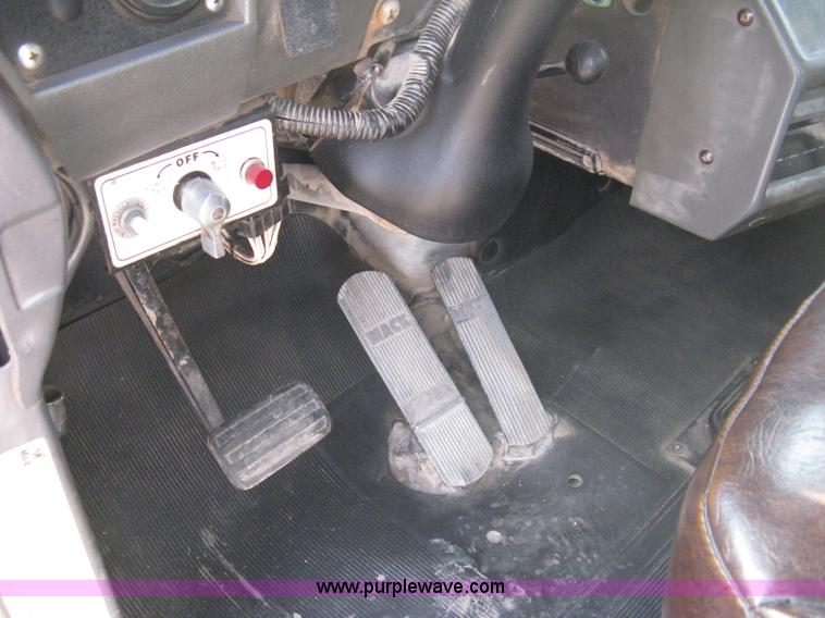 image for item 8115 1997 Mack RD690S triple axle dump truck