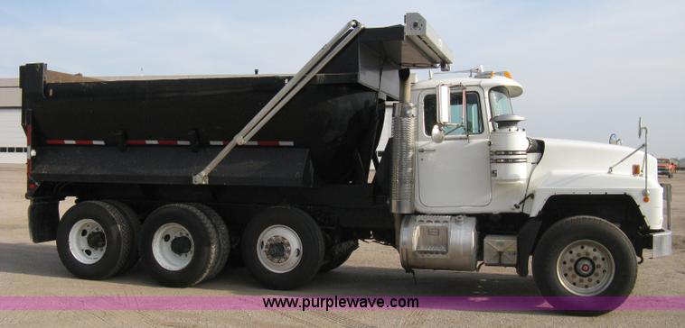 image for item 8116 2001 Mack RD688S triple axle dump truck