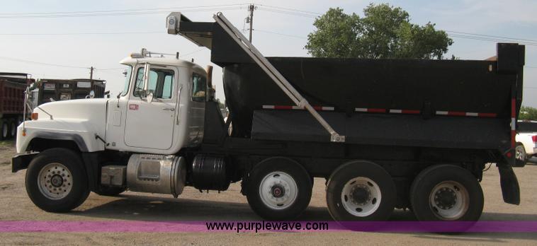 image for item 8116 2001 Mack RD688S triple axle dump truck