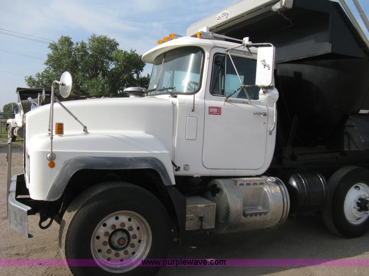 image for item 8116 2001 Mack RD688S triple axle dump truck