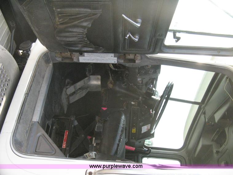 image for item 8116 2001 Mack RD688S triple axle dump truck