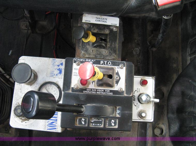 image for item 8116 2001 Mack RD688S triple axle dump truck