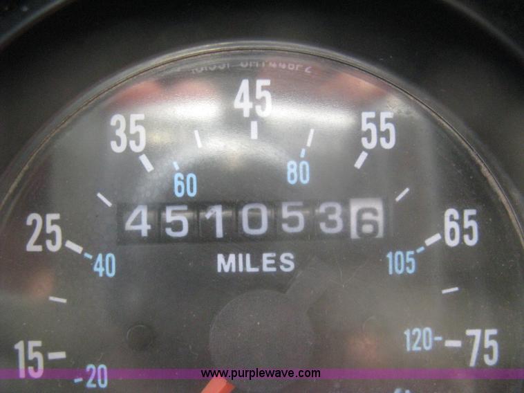 image for item 8116 2001 Mack RD688S triple axle dump truck