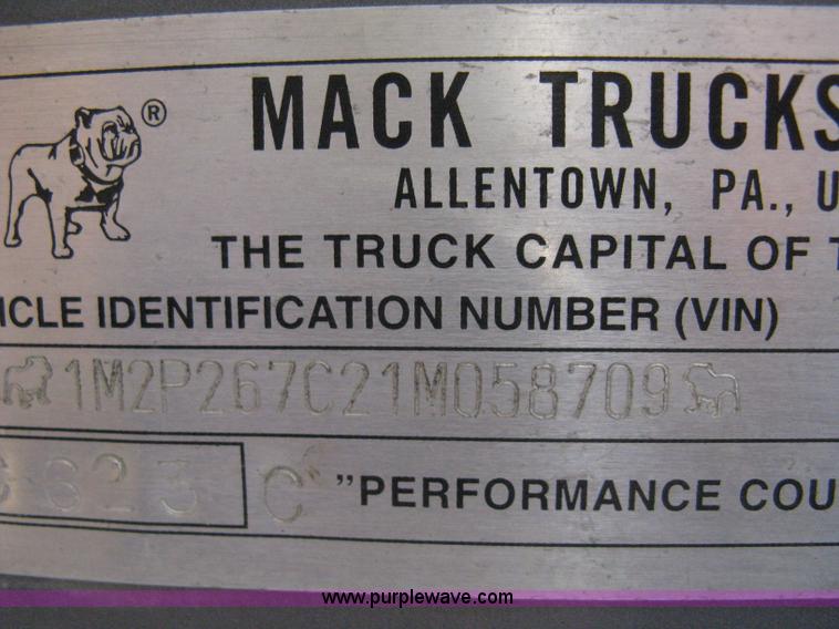 image for item 8116 2001 Mack RD688S triple axle dump truck