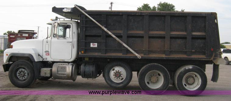 image for item 8117 2001 Mack RD688S triple axle dump truck