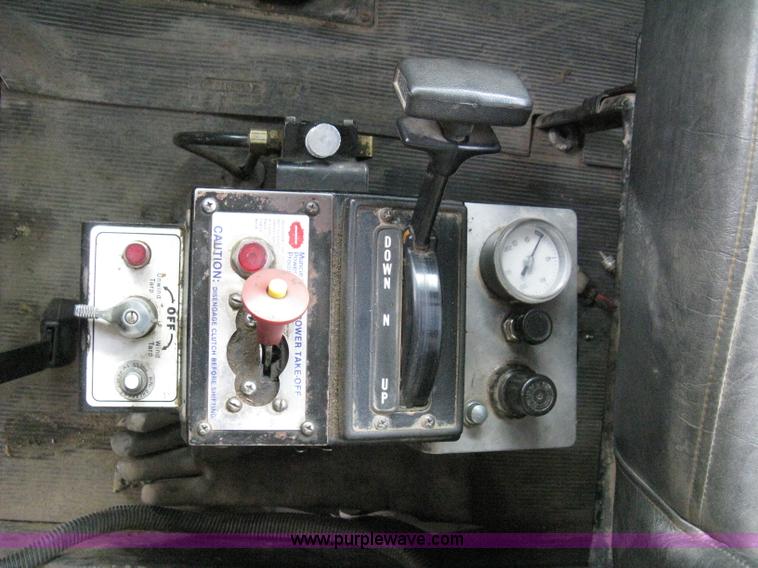 image for item 8117 2001 Mack RD688S triple axle dump truck